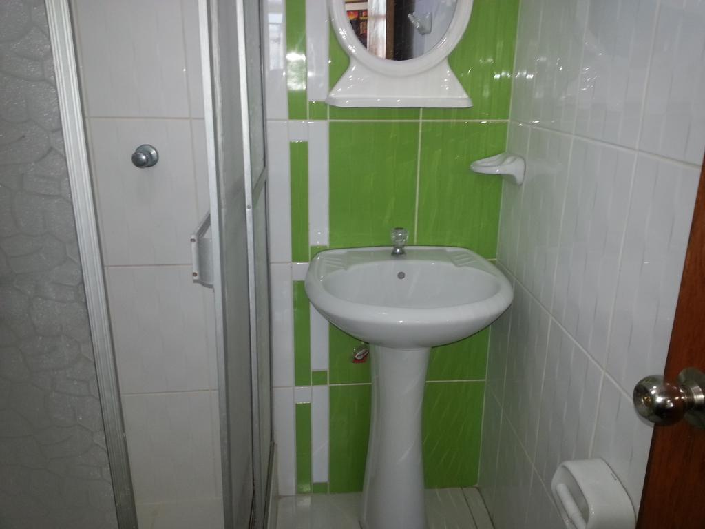 Hostal Puerto Ingles Ило Екстериор снимка